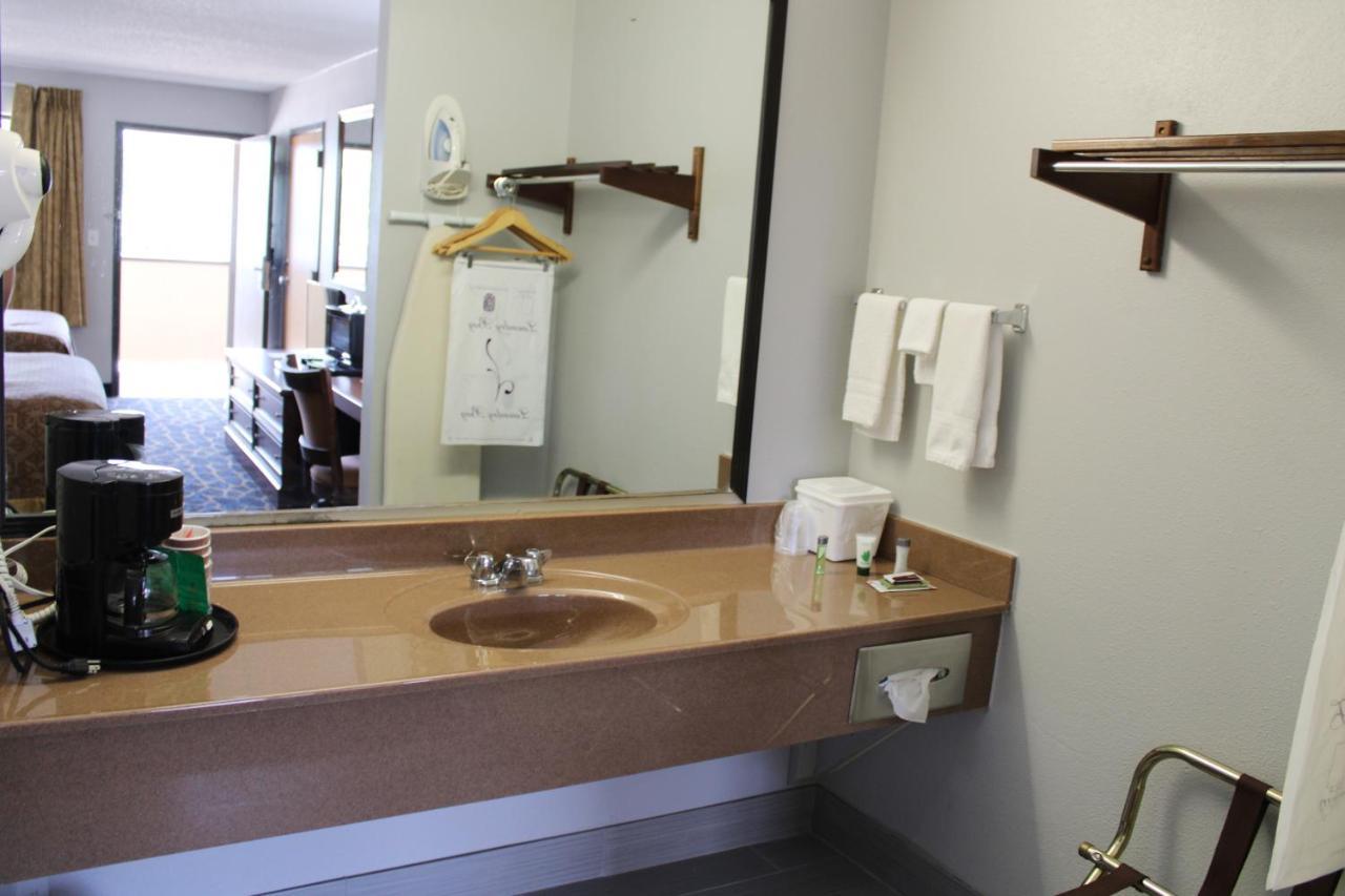 Greenlight Inn & Suites St James Saint James Extérieur photo